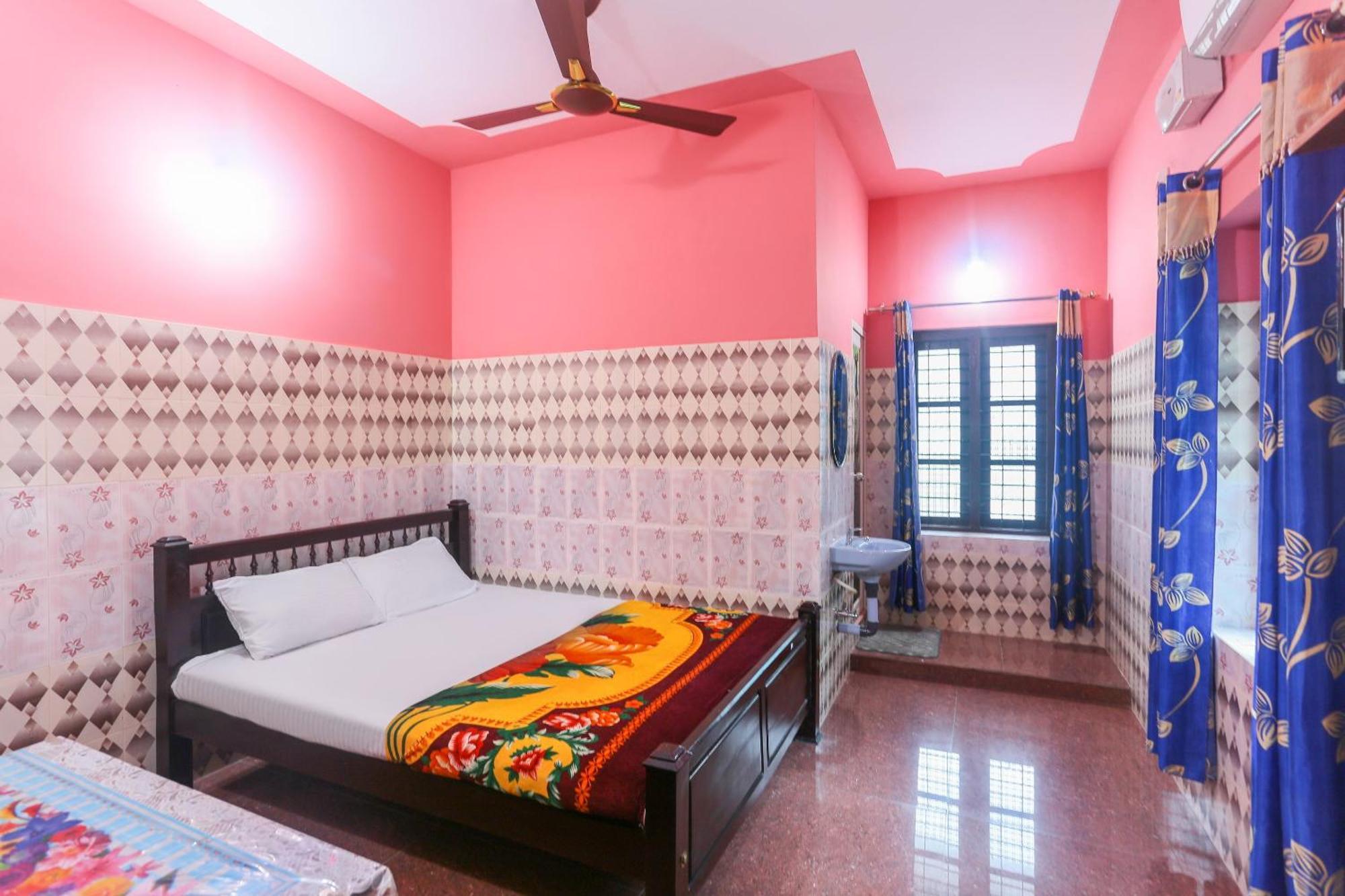 Hotel O Sree Bhadra Tourist Home Kollam Kültér fotó