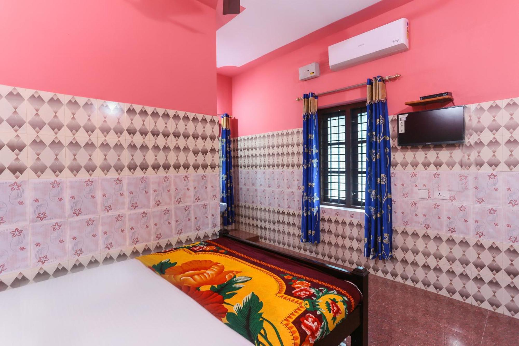 Hotel O Sree Bhadra Tourist Home Kollam Kültér fotó