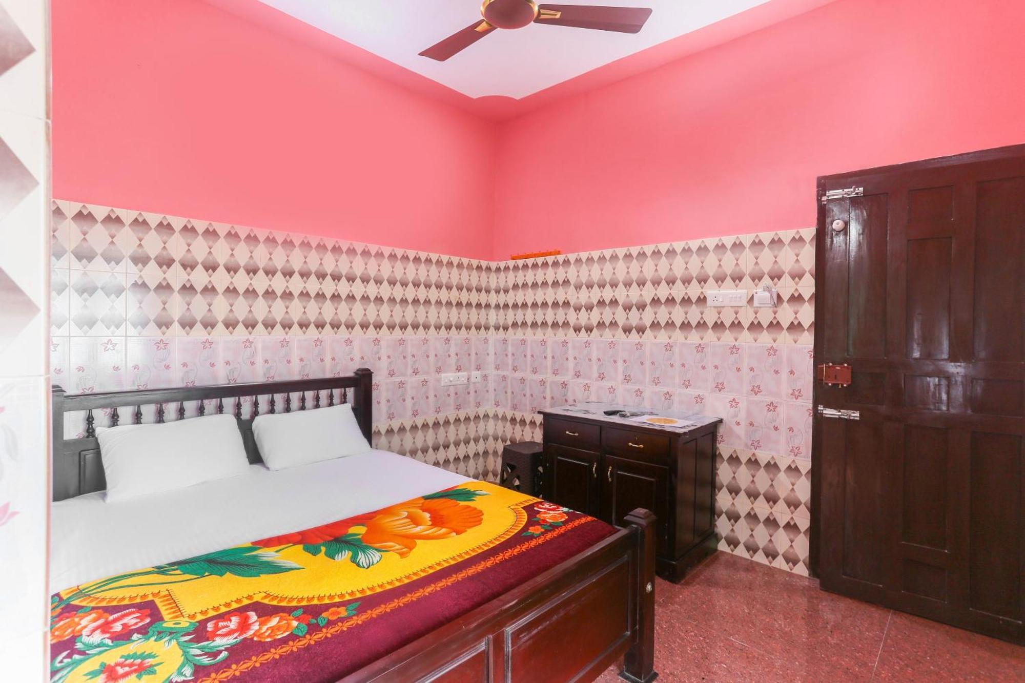 Hotel O Sree Bhadra Tourist Home Kollam Kültér fotó
