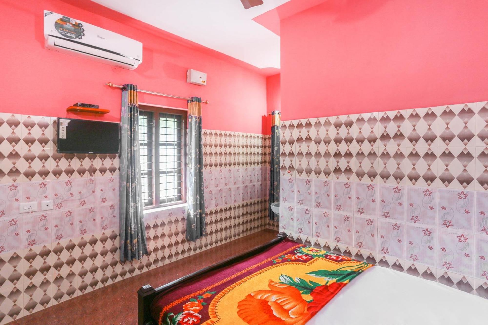Hotel O Sree Bhadra Tourist Home Kollam Kültér fotó