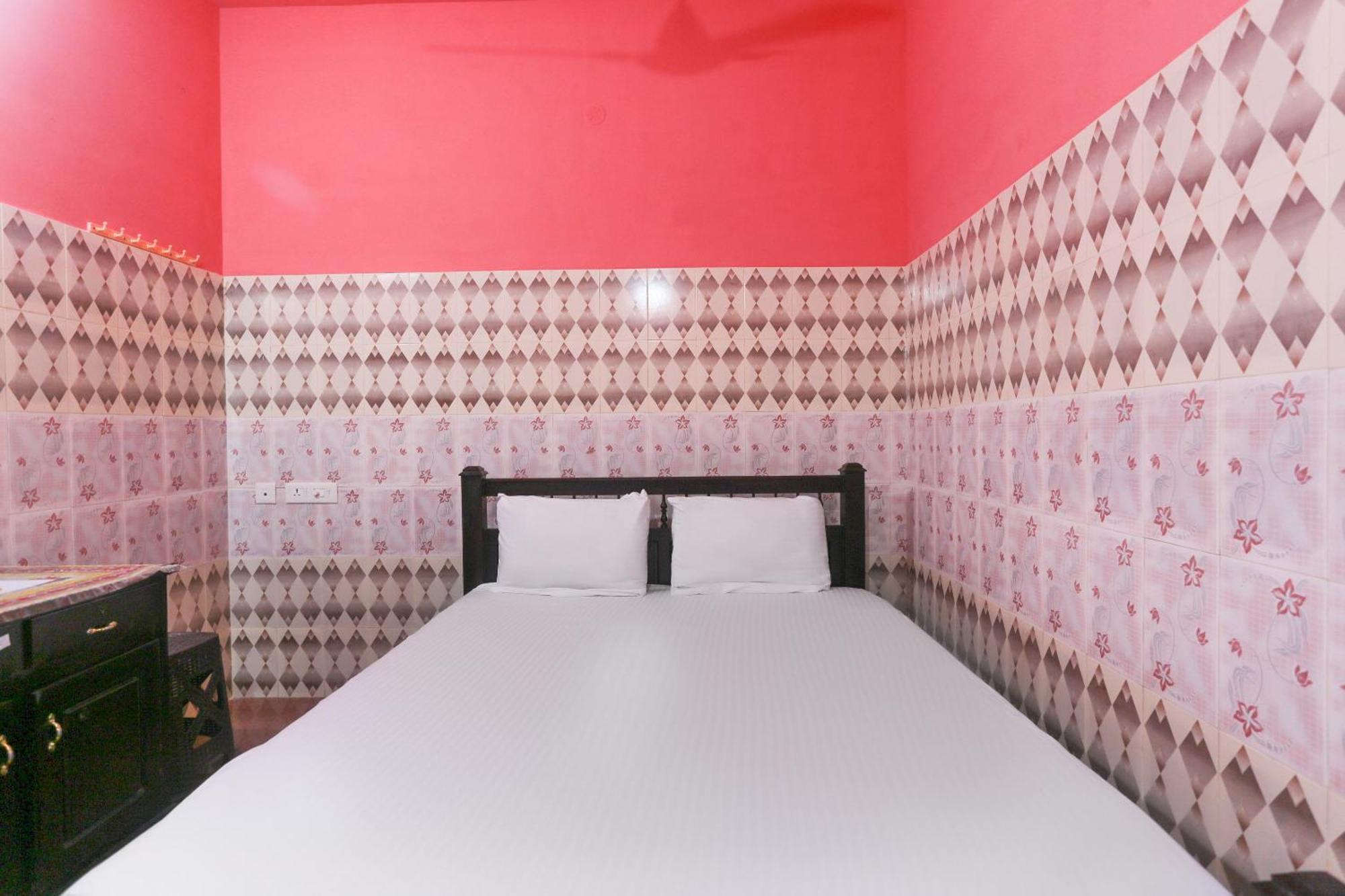 Hotel O Sree Bhadra Tourist Home Kollam Kültér fotó